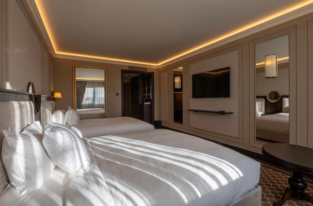 GoldenEye Hotel & Casino - 13
