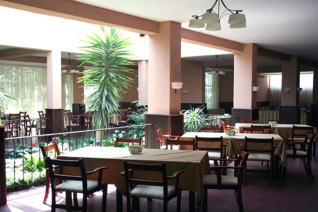 Oasis Park Hotel - 12