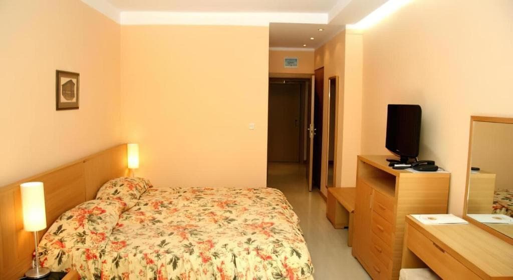 Oasis Park Hotel - 11