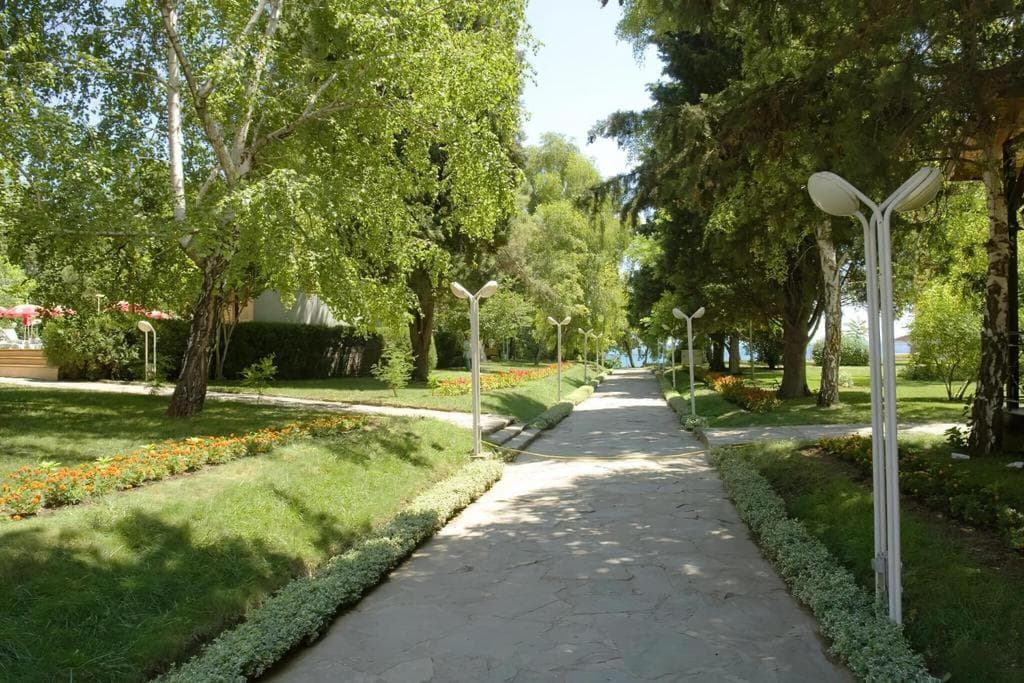 Oasis Park Hotel